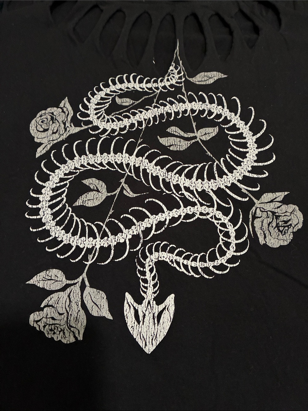 Torrid Classic Fit Black 3/4 Sleeve T-Shirt Size 2 Distressed Snake Skeleton - Picture 4 of 8